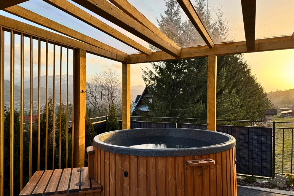 Balia z hydromasażem na zewnątrz – Salamandra SPA Kościelisko